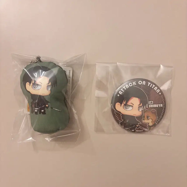 [BUNJANG] Attack on Titan Levi Cushion Keyring & Badge Bundle Set / [일괄] 진격의거인 리바이 쿠션키링 + 뱃지