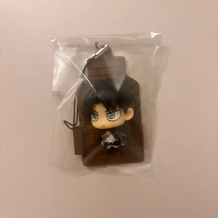 [BUNJANG] Attack on Titan Levi Lipovitan Collaboration Figure Keychain / 진격의거인 리바이 리포비탄 콜라보 피규어 키링