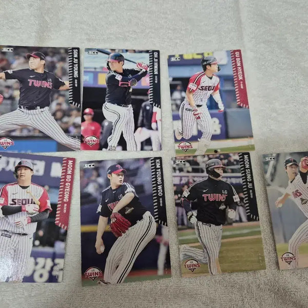 [BUNJANG] LG Twins KBO Baseball Cards Bundle Set - Moon Bo-gyeong, Kim Young-woo, Lee Jung-yong, Moon Sung-ju, Gu Bon-hyeok, Oh Ji-hwan, Son Ju-yeong / 일괄 kbo 카드 엘지 lg 트윈스 문보경 김영우 이정용 문성주 구본혁 오지환 손주영