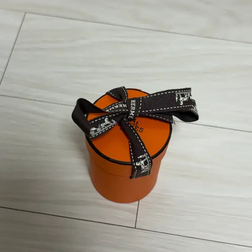 [BUNJANG] Hermes Cavalier En Bom Twilly Silk Scarf Blue Red / (새상품)에르메스 카발리에레 엔 폼 트윌리 블루 빨 꼬라이유 그리