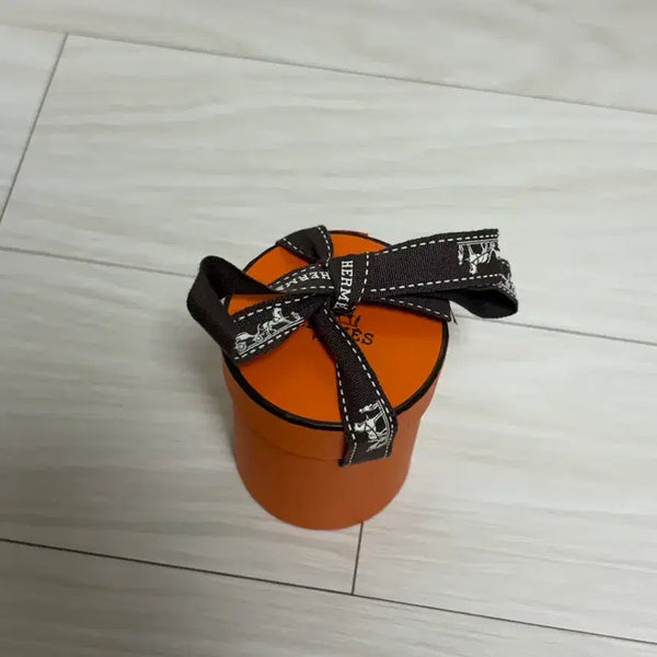[BUNJANG] Hermes Cavalier En Bom Twilly Silk Scarf Blue Red / (새상품)에르메스 카발리에레 엔 폼 트윌리 블루 빨 꼬라이유 그리