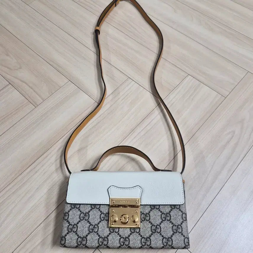 [BUNJANG] Gucci Padlock Small Shoulder Bag White / 구찌 패드락 스몰 숄더백 화이트