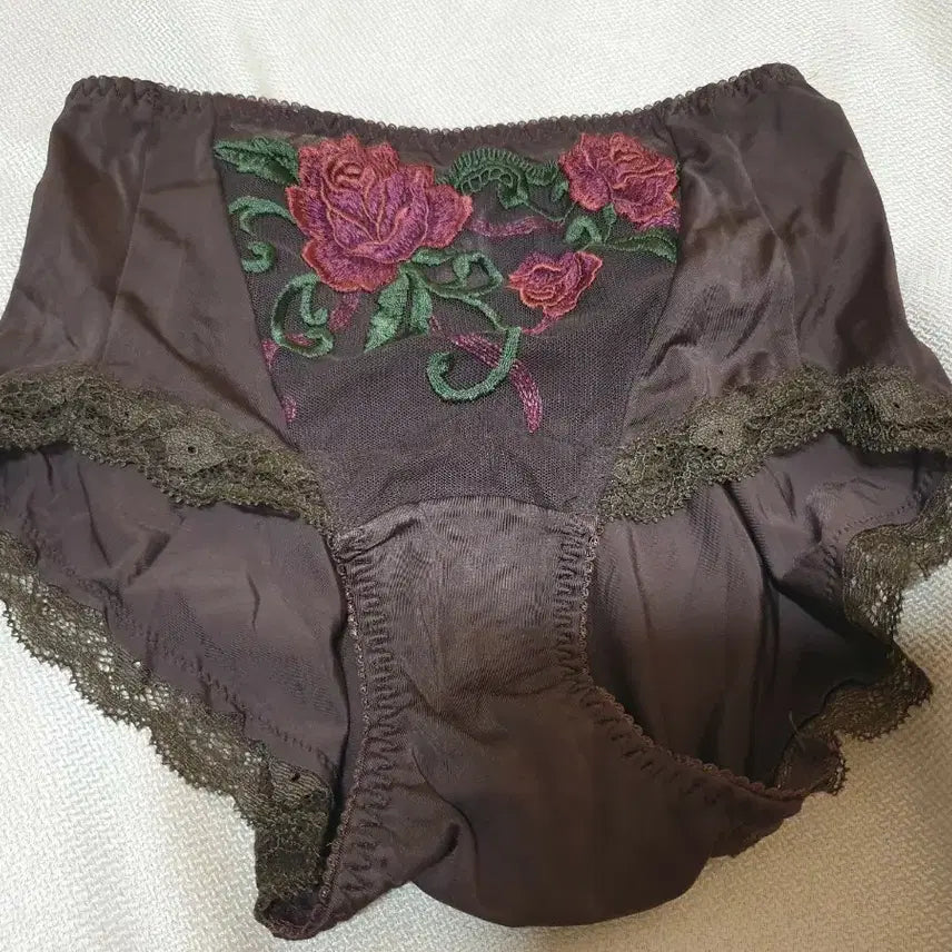 [BUNJANG] Lace Trimmed Flower Embroidered Brown Panty (M) / (중고)레이스 장식 플라워 자수 브라운 팬티