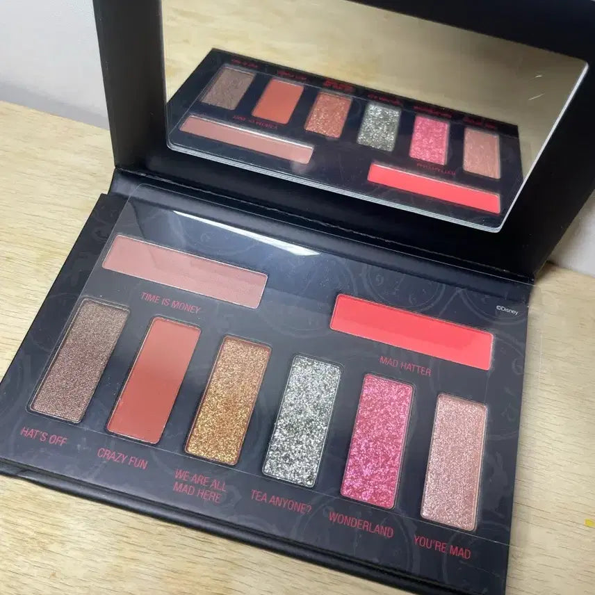 [BUNJANG] Maybelline New York Disney Alice Eye Palette / 메이블린 뉴욕 디즈니 엘리스 아이팔레트 ,