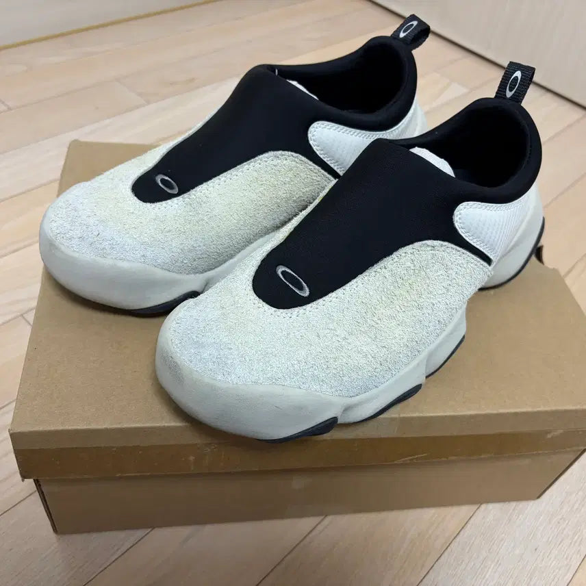 [BUNJANG] Oakley Factory Team x Brain Dead Flash Milk Black / 오클리 팩토리 팀 x 브레인 데드 플래시 밀크 블랙