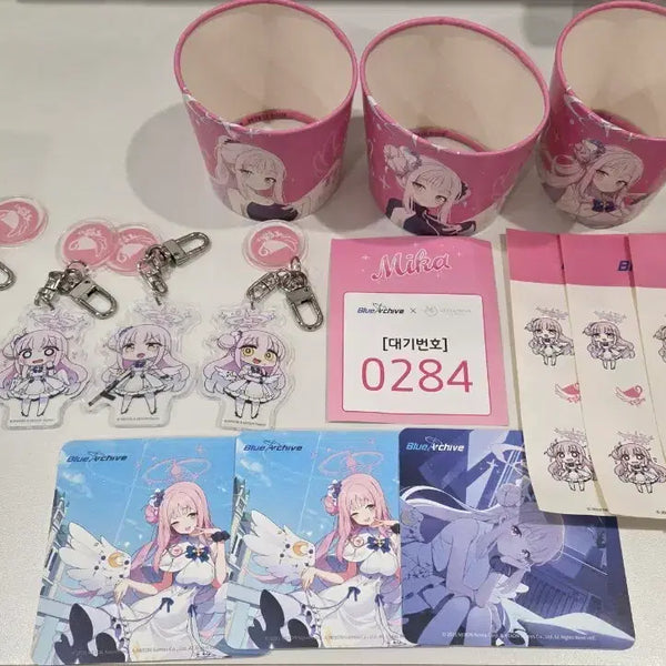 [BUNJANG] Blue Archive Mika MoFun SD Acrylic Keychain + Cafe Collaboration Goods Bundle / 블루아카이브 미카 모펀 sd 키링 + 카페콜라보 물건