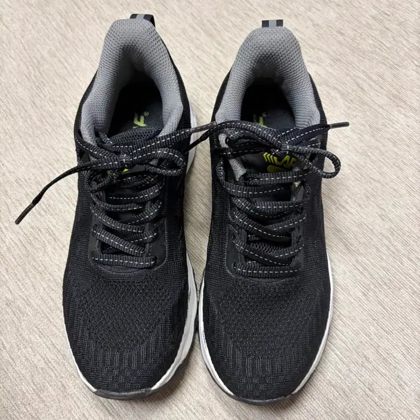 [BUNJANG] Lecaf Black Sneakers Size 230 / 르까프 블랙 운동화 230