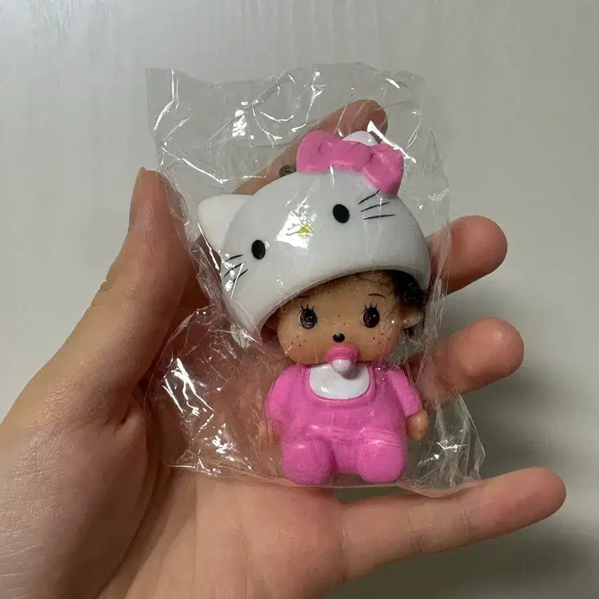 [BUNJANG] Hello Kitty x Monchhichi Keychain Set / 헬로키티 몬치치 키링