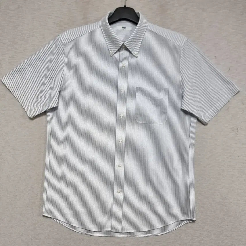 [BUNJANG] Uniqlo Striped Short Sleeve Shirt / 유니클로 스트라이프 반팔 남방 남자100사이즈ㅡ0415