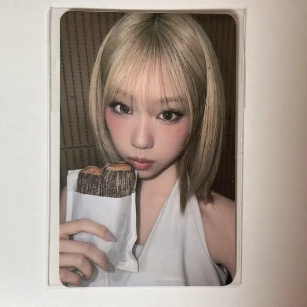 [BUNJANG] IZNA France Louvre Baguette Pop-up POB Eun Photocard / 이즈나 프랑스 루브르 바게트 팝업 특전 포카 정은