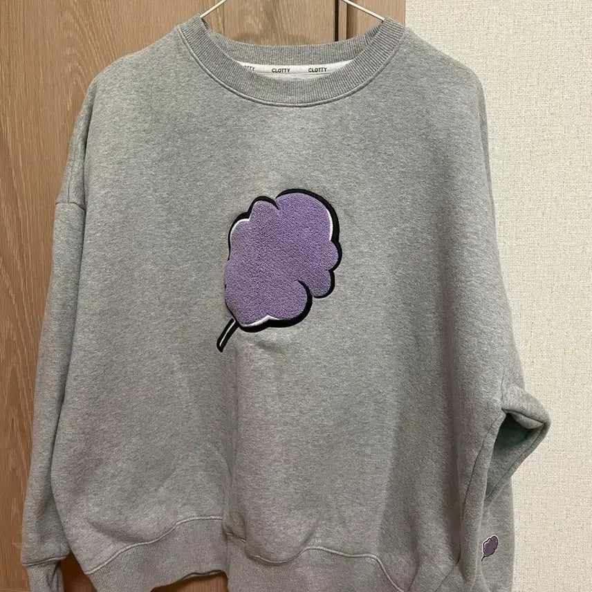 [BUNJANG] CLOTTY Embroidered Cloud Sweatshirt - Grey/Purple / 클로티 맨투맨 그레이 퍼플 구름 자수