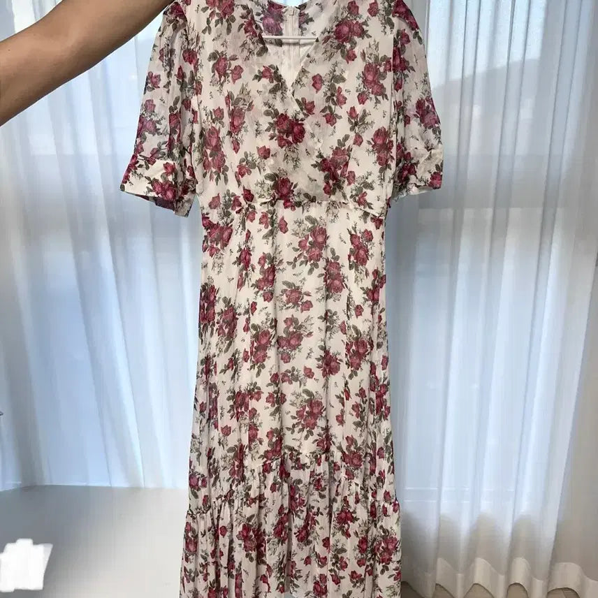 [BUNJANG] High-Quality V-Neck Floral Pattern Chiffon Asymmetrical Long Dress / 새상품) 고퀄리티 브이넥 플라워 패턴 쉬폰 언발 롱 원피스