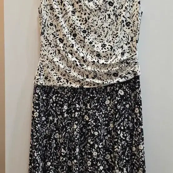 [BUNJANG] Black Floral Jersey Midi Dress / 블랙 플로럴 저지 원피스