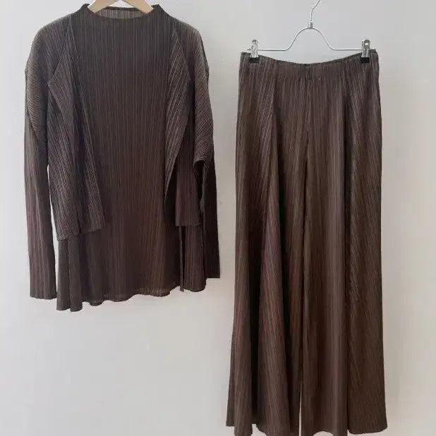 [BUNJANG] Wrinkle Long Sleeve Top & Bottom Set - Brown / 주름 긴팔 상하의 세트 브라운