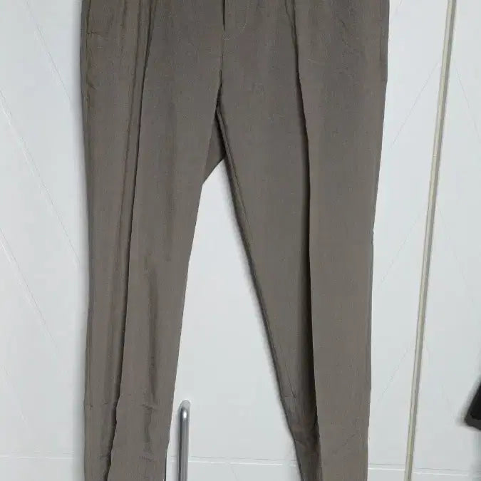 [BUNJANG] Giordano Tapered Fit Khaki Slacks Pants / (50% 할인) 새제품 34 지오다노 테이퍼드핏 카키 슬랙스 팬츠 바지