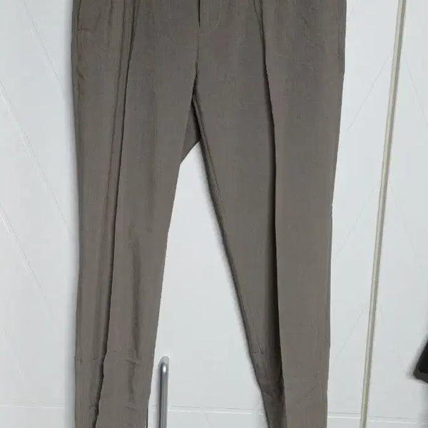 [BUNJANG] Giordano Tapered Fit Khaki Slacks Pants / (50% 할인) 새제품 34 지오다노 테이퍼드핏 카키 슬랙스 팬츠 바지