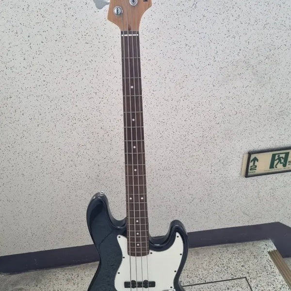 [BUNJANG] Kawasame SMB-JB Bass Guitar (Black & White) with Bag / 가와사미 SMB- JB 베이스 기타 & 가방