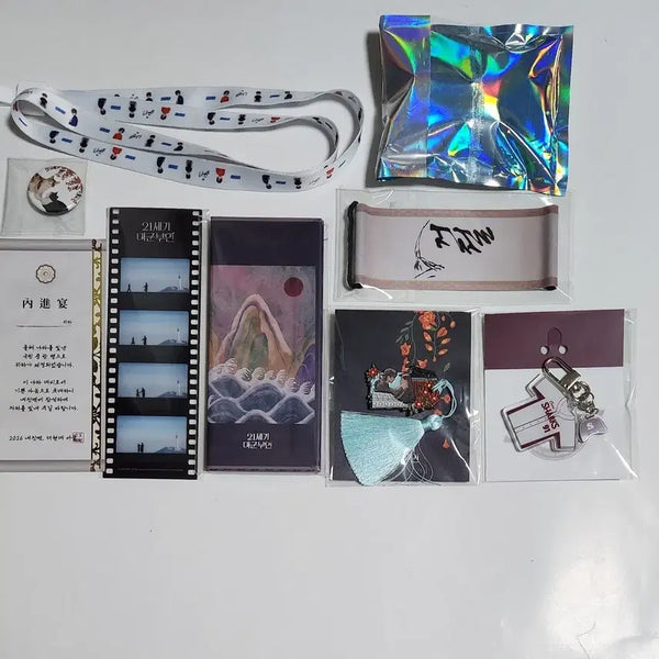 [BUNJANG] Byun Woo Seok 21st Century Lord Official Goods Set / 21세기대군부인팝업 변우석 이안대군 유니폼키링 담벼락뱃지폴딩스탠드 거절