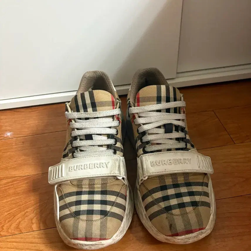 [BUNJANG] Burberry Sneakers Size 41 / 버버리 스니커즈
