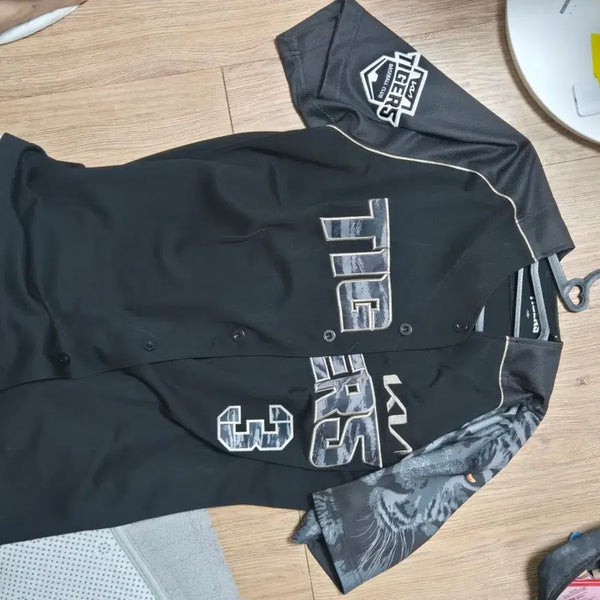 [BUNJANG] KIA Tigers Black Tigers Kim Sun Bin Jersey (Size 105) / KIA 타이거즈 블랙타이거즈 김선빈 105