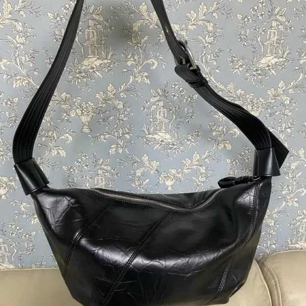 [BUNJANG] Leather Croissant Crossbody Shoulder Bag / 소가죽 크루아상 크로스백 숄더백