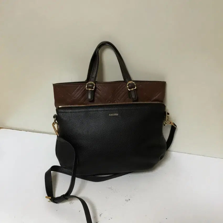 [BUNJANG] Hazzys Leather Crossbody Bag / 헤지스 크로스백@9950