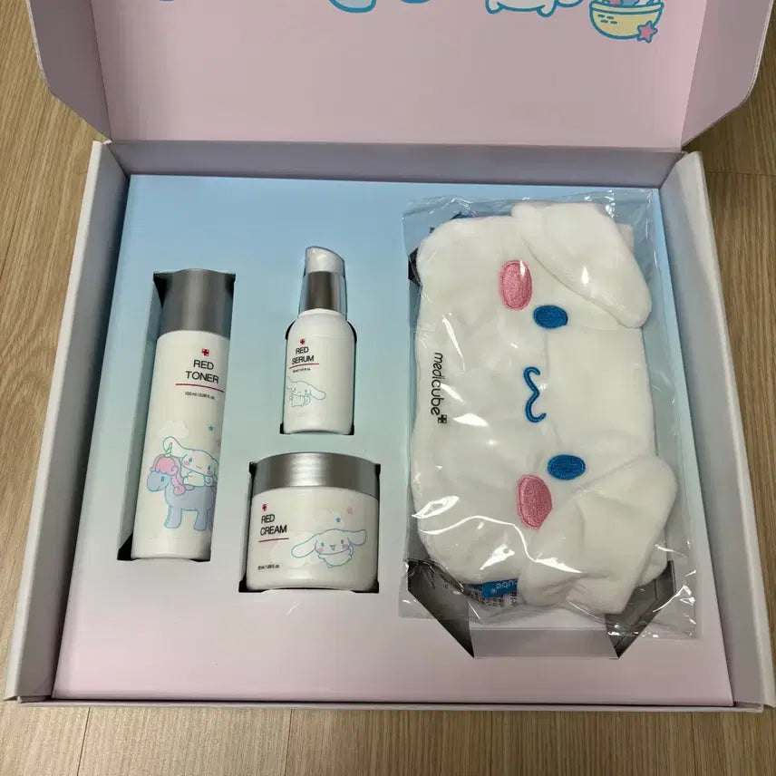 [BUNJANG] Medi-Cube Cinnamoroll Red Edition 3-Piece Gift Set / 메디큐브 시나모롤 레드 3종 기프트 세트 (새제품)