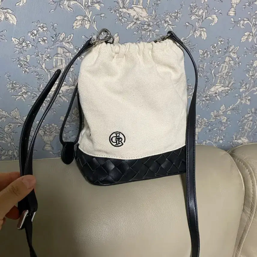 [BUNJANG] Geiger Campus Eco Drawstring Mini Crossbody Bag / 가이거 캠퍼스 에코 복조리 미니크로스백