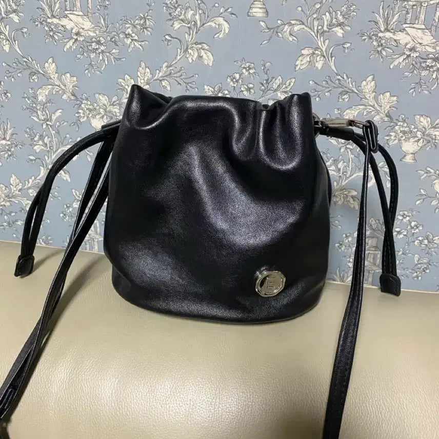 [BUNJANG] Mini Drawstring Crossbody Bag Genuine Leather / 소가죽 미니 크로스백 복조리