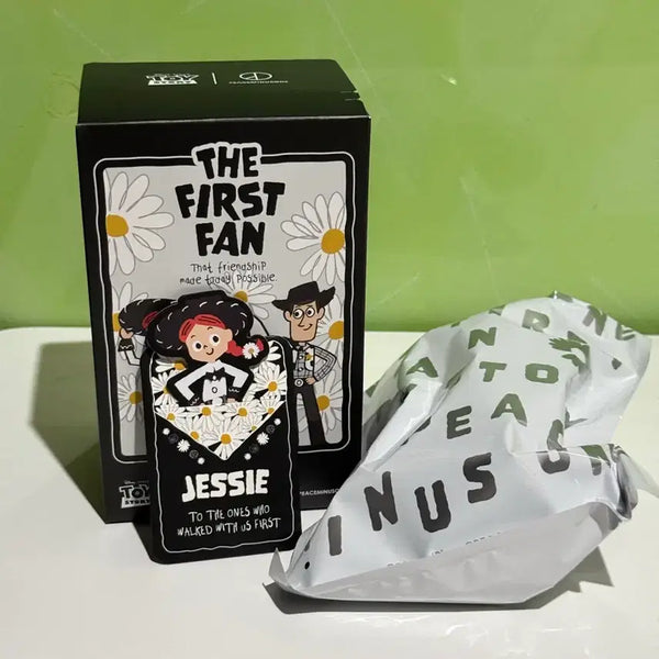 [BUNJANG] Peaceminusone x Toy Story The First-Fan Plush Keychain / 피스마이너스원 x 토이 스토리 더 퍼스트팬 플러시 키링 제시