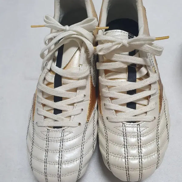 [BUNJANG] Mizuno Morelia Neo 3 FG Soccer Cleats Gold Size 255 / 미즈노 모렐리아 네오 3 축구화 골드 색상 255 사이즈
