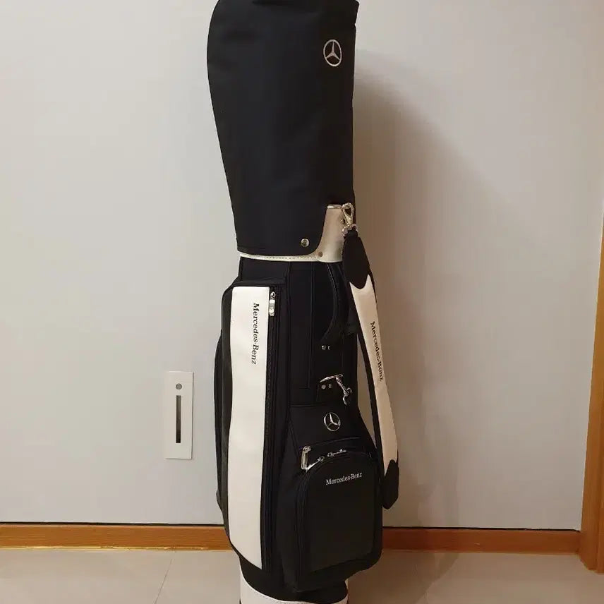 [BUNJANG] Mercedes-Benz Lightweight Golf Bag - Black & White / 벤츠 경량 골프백 새상품 캐디백 블랙&화이트