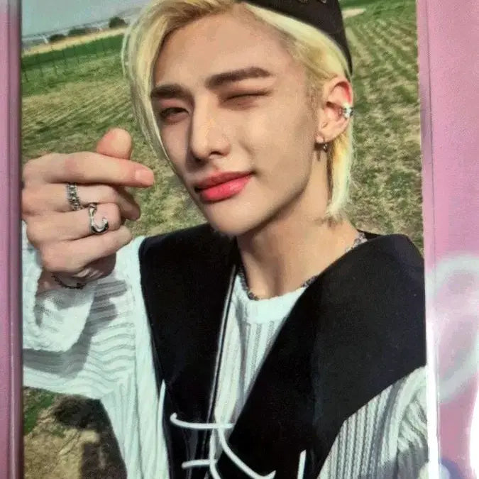[BUNJANG] Stray Kids Hyunjin Maxident Photocard / 스트레이키즈 현진 포카 판매(maxident)