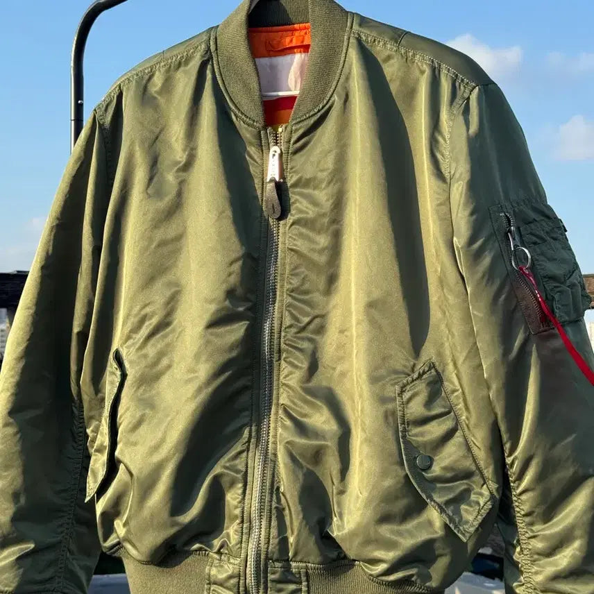 [BUNJANG] Alpha Industries x Barneys New York MA-1 Reversible Flight Jacket (Sage Green) / [한정판/L] 알파인더스트리 x 바니스뉴욕 MA-1 리버서블 항공점퍼 (세이지그린)