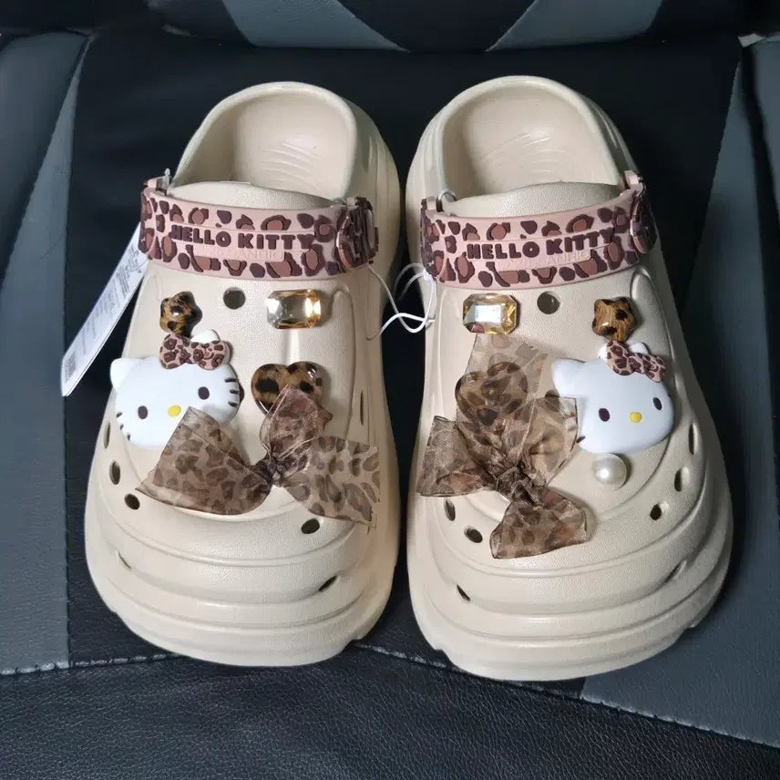 [BUNJANG] Sanrio Hello Kitty Leopard Platform Sandals / 산리오 헬로키티 호피 샌들 크록스 슬리퍼 신발 레오파드 통굽