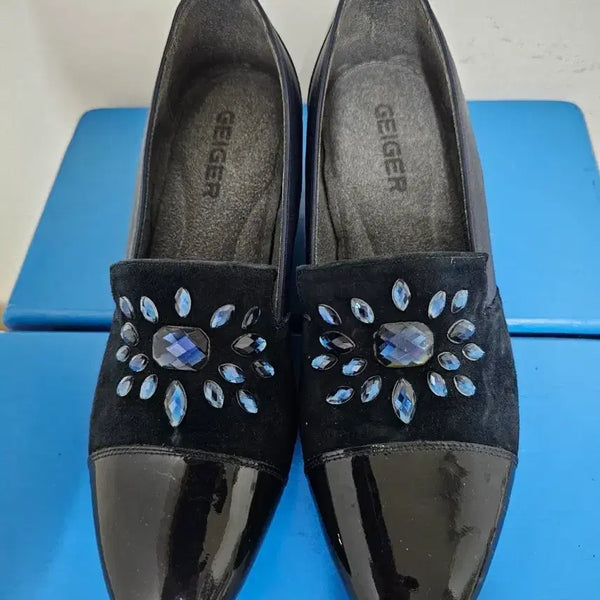 [BUNJANG] Geiger Navy Women's Blue Crystal Floral Suede Loafers (Size 235) / 가이거 네이비 여성 블루 크리스탈 꽃잎 장식 235. 1회시착 새거수준