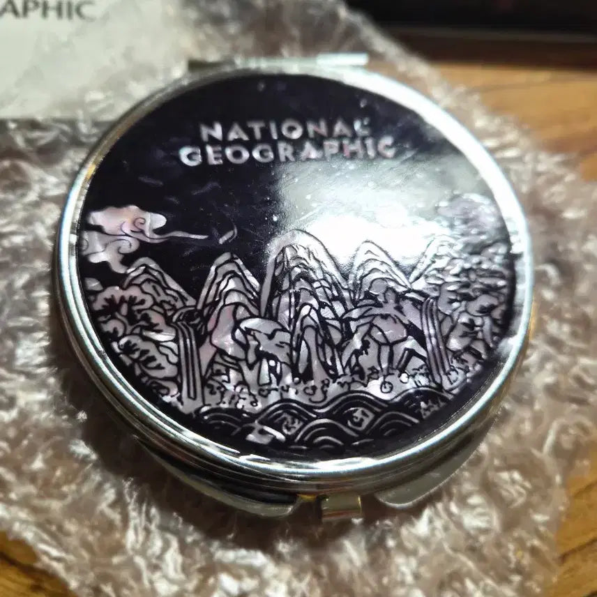 [BUNJANG] National Geographic Mother-of-Pearl Hand Mirror / 네셔널지오그래픽 자개 손거울