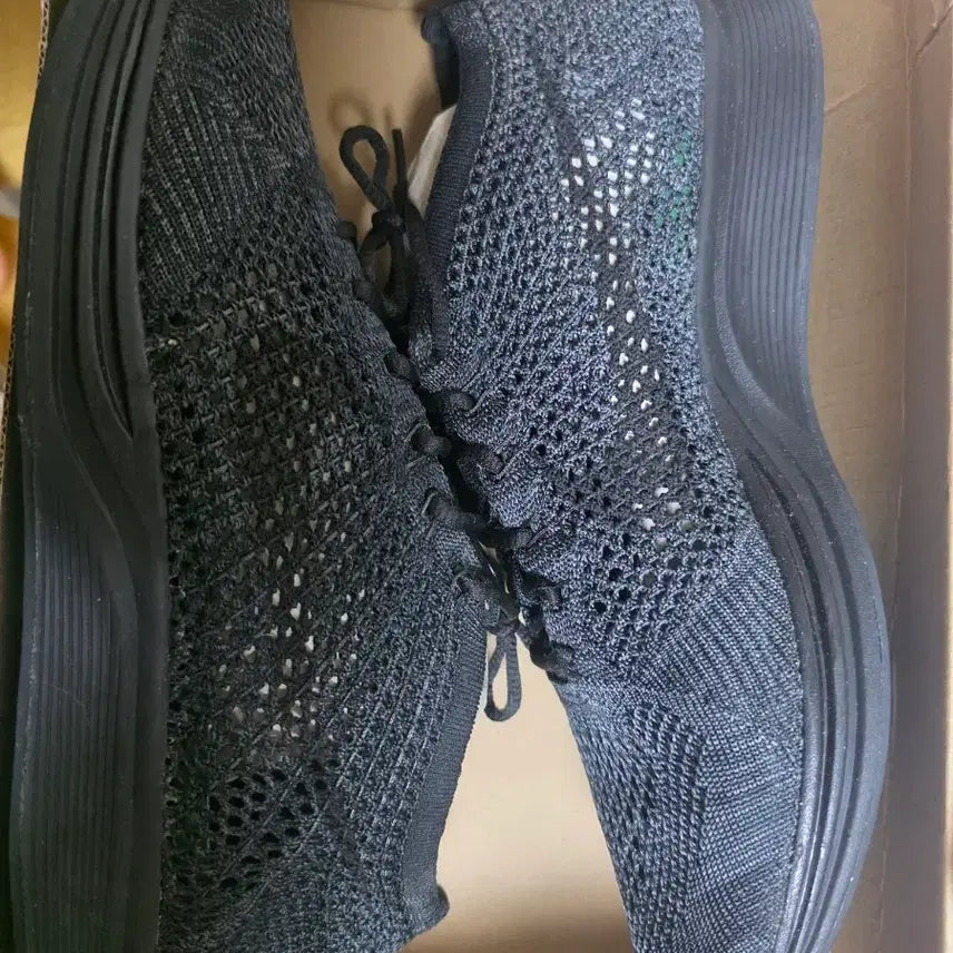 [BUNJANG] Nike Flyknit Racer Black 270 Men's Shoes / 나이키 플라이니트 레이서 블랙 270 신품