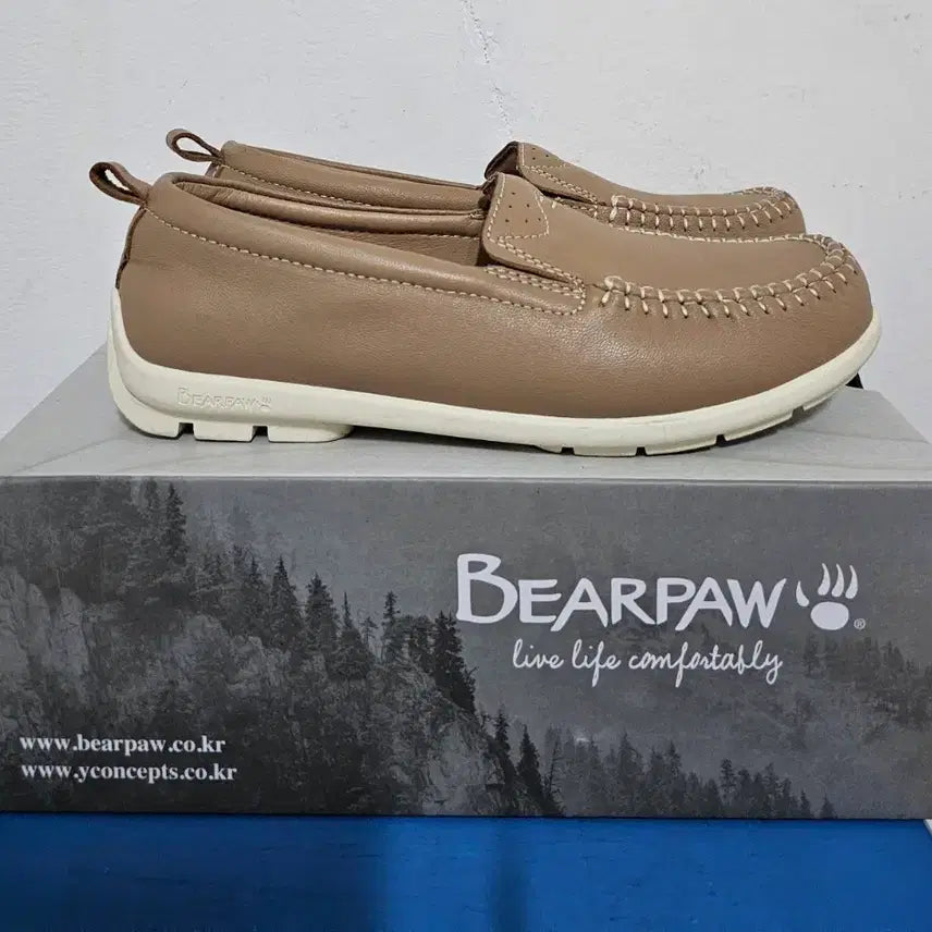 [BUNJANG] BEARPAW Natural Cowhide Beige Perforated Loafers / 베어파우 천연소가죽 베이지 공기순환 펀칭 로퍼 통통 230. 1회시착