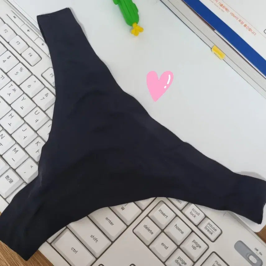[BUNJANG] Black Seamless Thong Panty / 블랙 심리스 티팬티(중중고고)