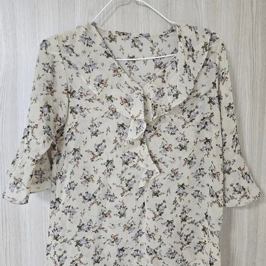 [BUNJANG] Women's Chiffon Floral Pattern Blouse with Frills / 블라우스 여성 쉬폰 플라워 패턴 프릴 블라우스