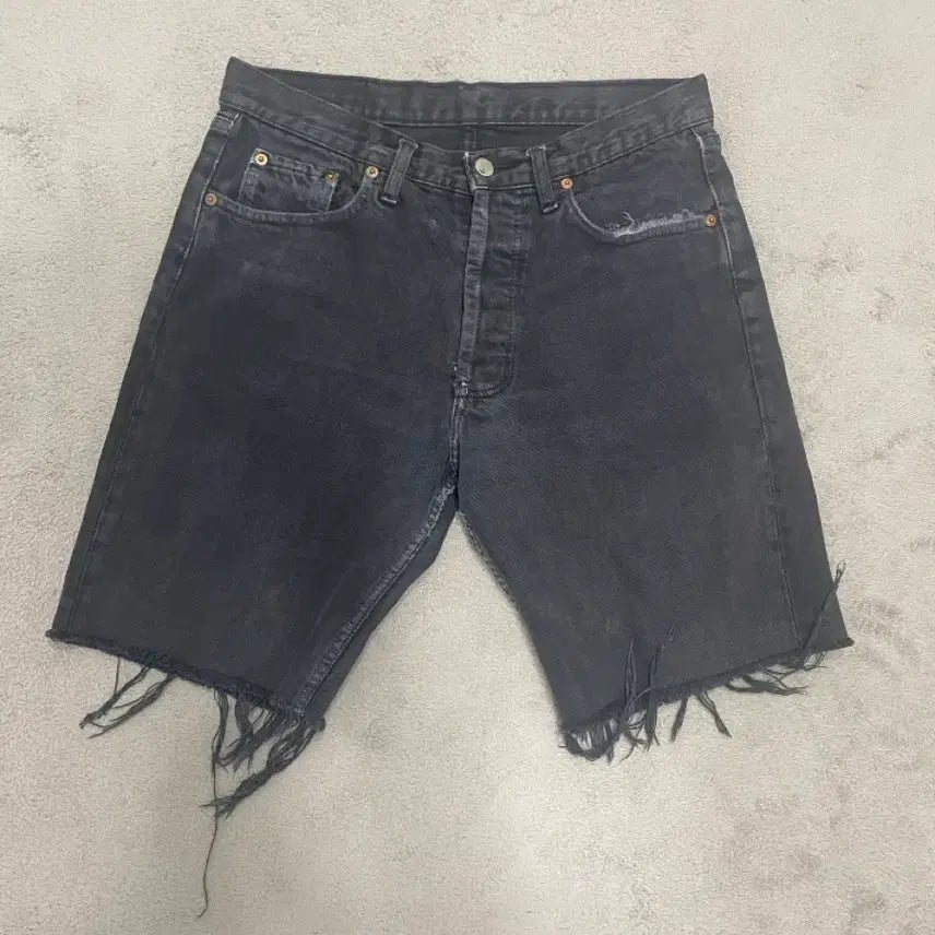 [BUNJANG] Levi's 501 Black Cutoff Denim Shorts Vintage 90s USA Made W32 / 90s made in usa 리바이스 501 블랙 컷팅 데님 쇼츠 W32