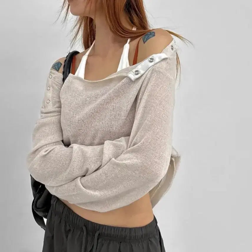 [BUNJANG] Black Up Kucell Summer Knit Button Off-Shoulder Long Sleeve T-Shirt - Black / 블랙업 쿠첼 썸머 여름 니트지 버튼 오프숄더 긴팔티-블랙