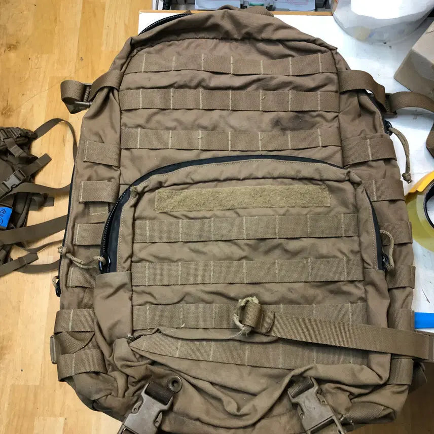 [BUNJANG] USMC FILBE 35L Assault Backpack (Coyote Brown) - Used B+ Grade / 32.  [미군불하정품] 미해병대 오리지널 USMC FILBE 35L 어썰트 배낭 (B급+)109
