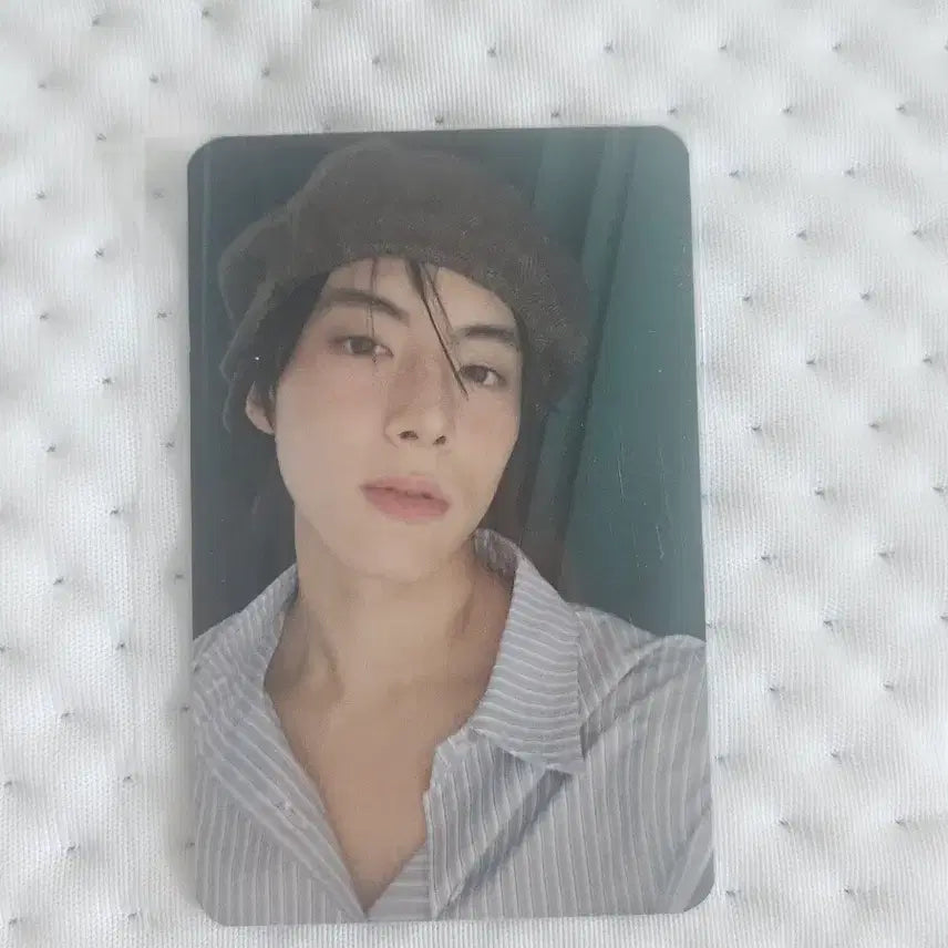 [BUNJANG] The Boyz Eric Photocard / 얼모스트 블루 더보이즈 에릭 포토카드 팝니다