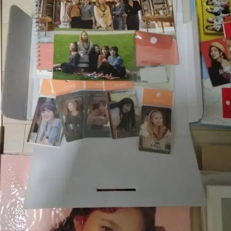 [BUNJANG] Red Velvet Limited Edition Transportation Card & Goods Set (Swiss ver. + Power Up ver.) / 레드벨벳 한정판 교통카드 + 굿즈 세트 (스위스 ver + 파워업 ver)