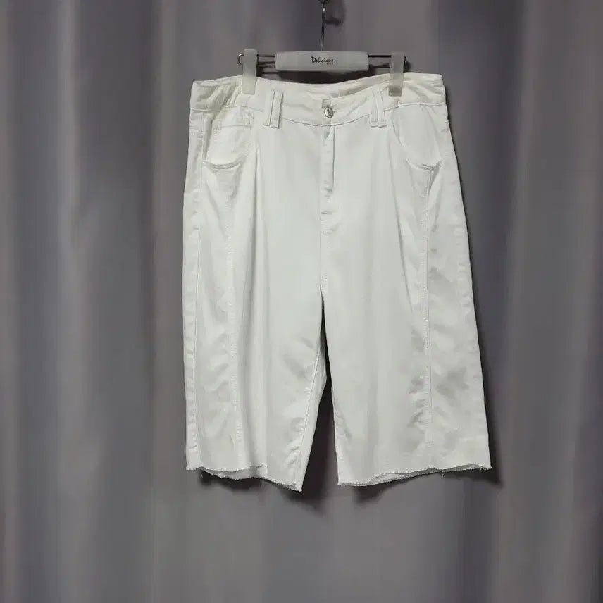 [BUNJANG] Gongoo Woman Cutting Shorts (Big Size) / 공구우먼 컷팅 반바지 (빅싸이즈)