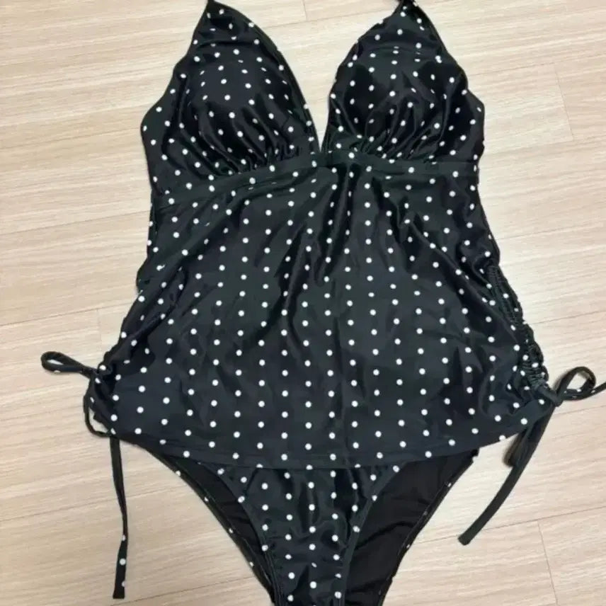 [BUNJANG] Polka Dot One-Piece Swimsuit with Frills / 땡땡이 원피스 수영복
