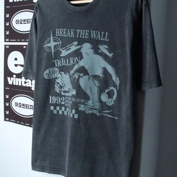 [BUNJANG] Trillion Pigment Graphic Short Sleeve T-Shirt Charcoal / (M-XL) 트릴리온 반팔 티셔츠 피그먼트 그래픽 차콜 스트릿-H35663