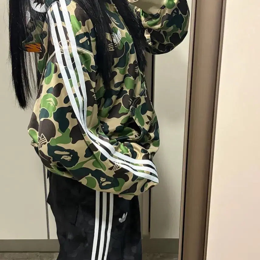 [BUNJANG] Adidas x BAPE Shark Track Hooded Jacket Crew Green KR L / 아디다스 x 베이프 샤크 트랙 후드 자켓 크루 그린 KR L사이즈